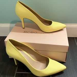 Women’s BCBG Lemon Chiffon Shoes size 8.5 M
